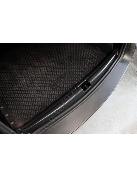 Накладка на порожек багажника (без скотча) Renault Duster 2010-2014 (I поколение).Русская Артель