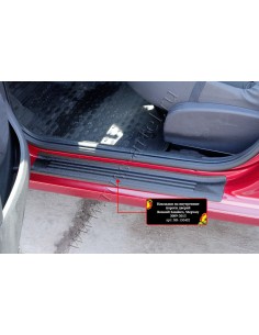 Накладки на внутренние пороги дверей Renault Sandero...